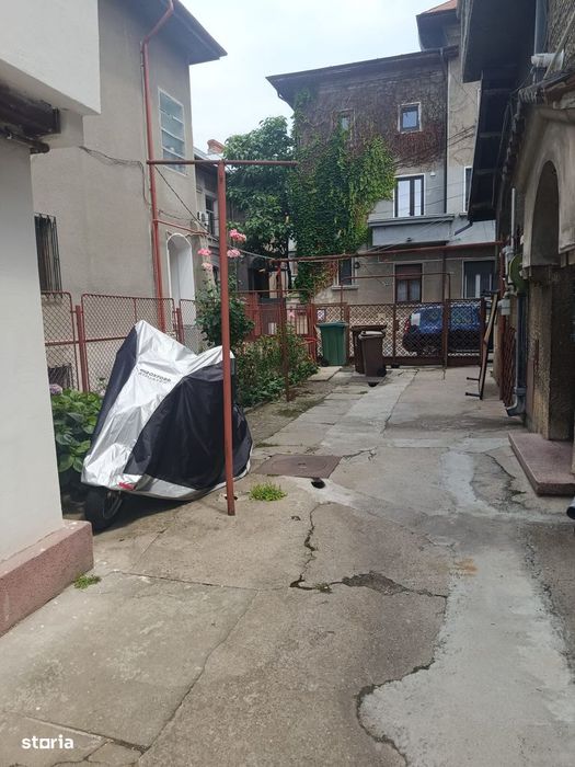 Apartament în vilă de vânzare – demisol înalt, intrare separată — fotografia 1