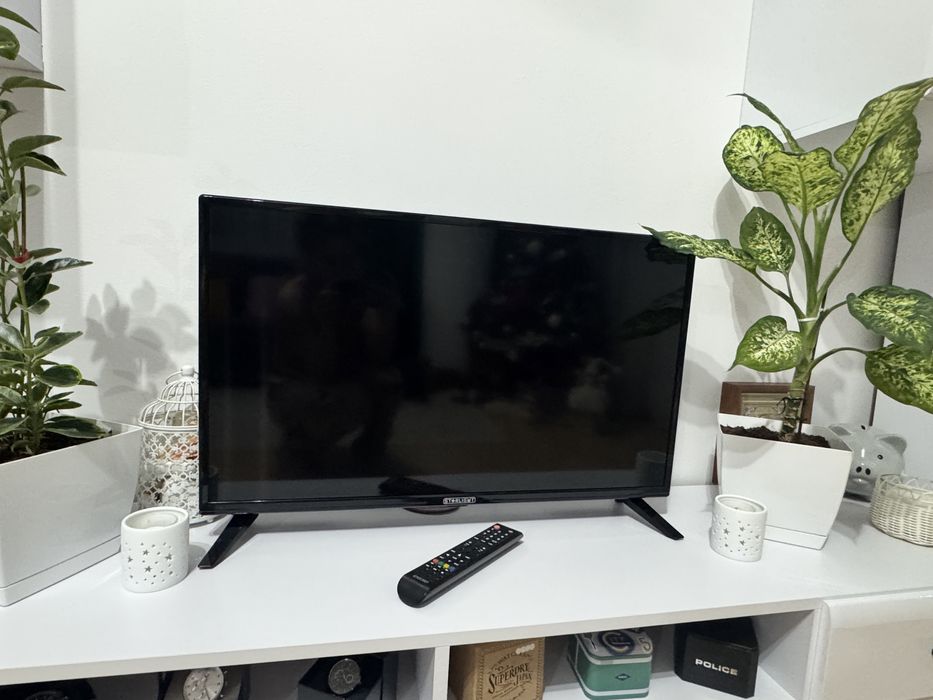 Televizor diagonala 82