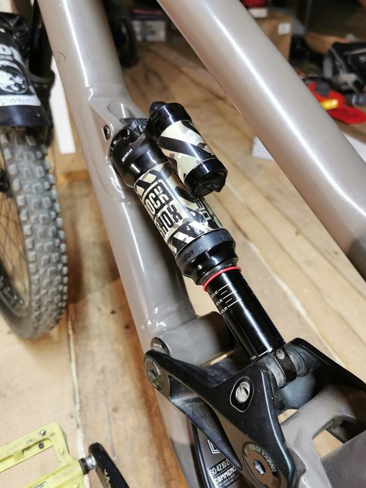 Vând Rockshox super deluxe select