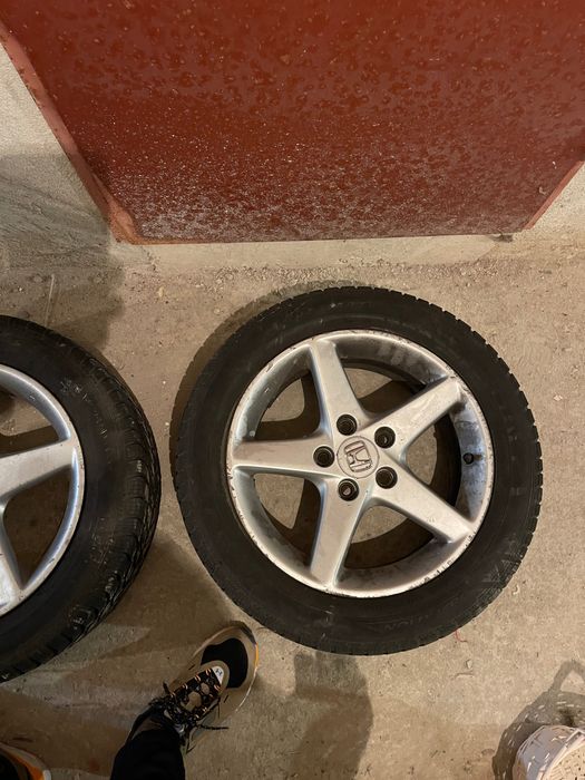 Продавам джанти 16-ки за Honda С гуми .