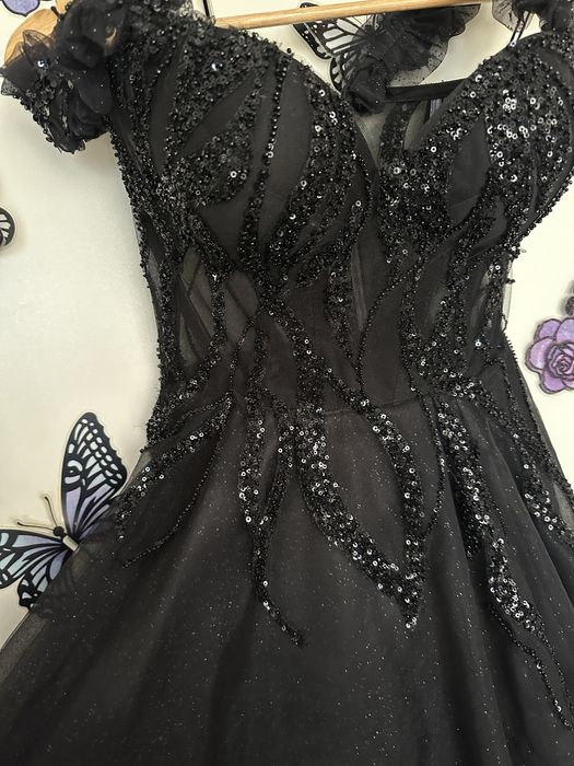 Черна официална рокля с корсет