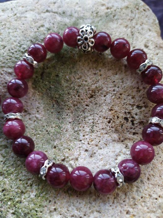 Гривни от естествени камъни