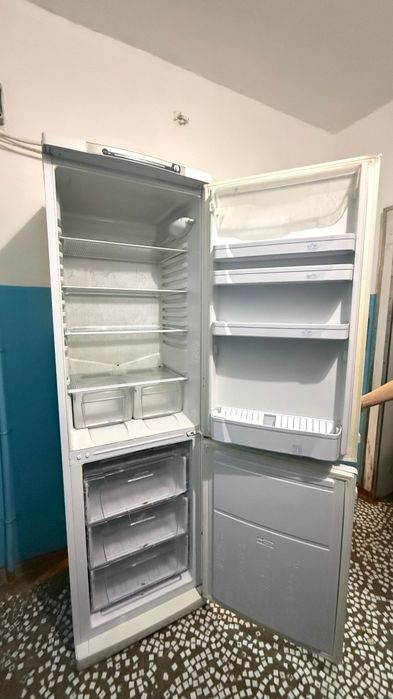 Холодильник indesit рабочий