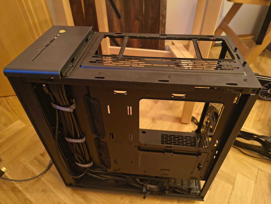 кутия Fractal Design North TG Black