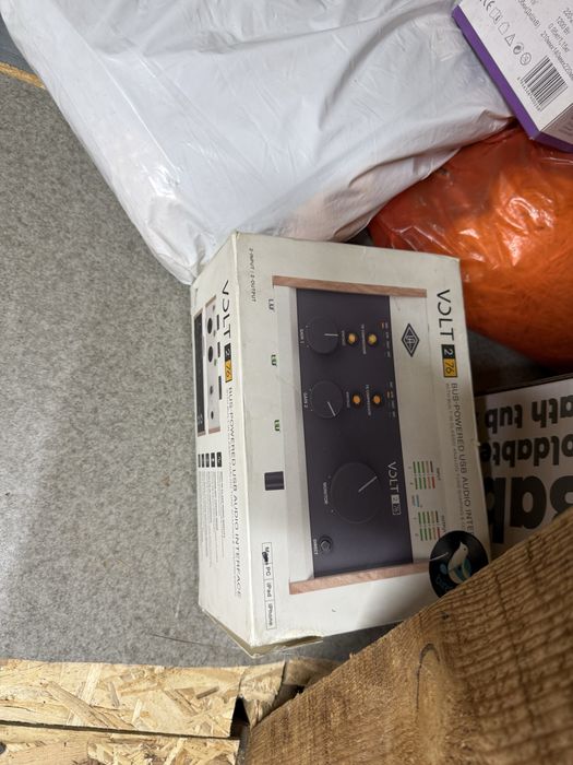 Universal audio volt 276