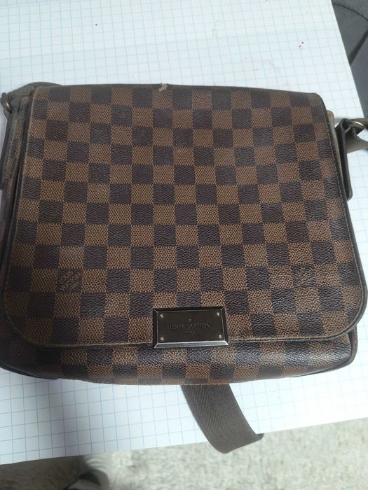 vand Louis Vuitton cum un mic defect originala