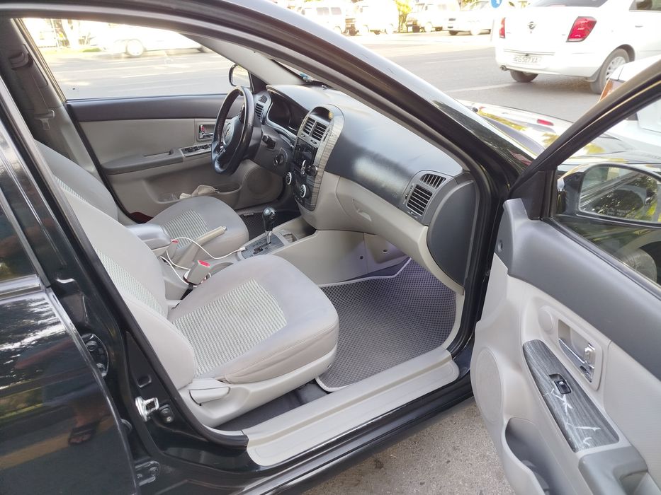 Kia cerato prodayotsya