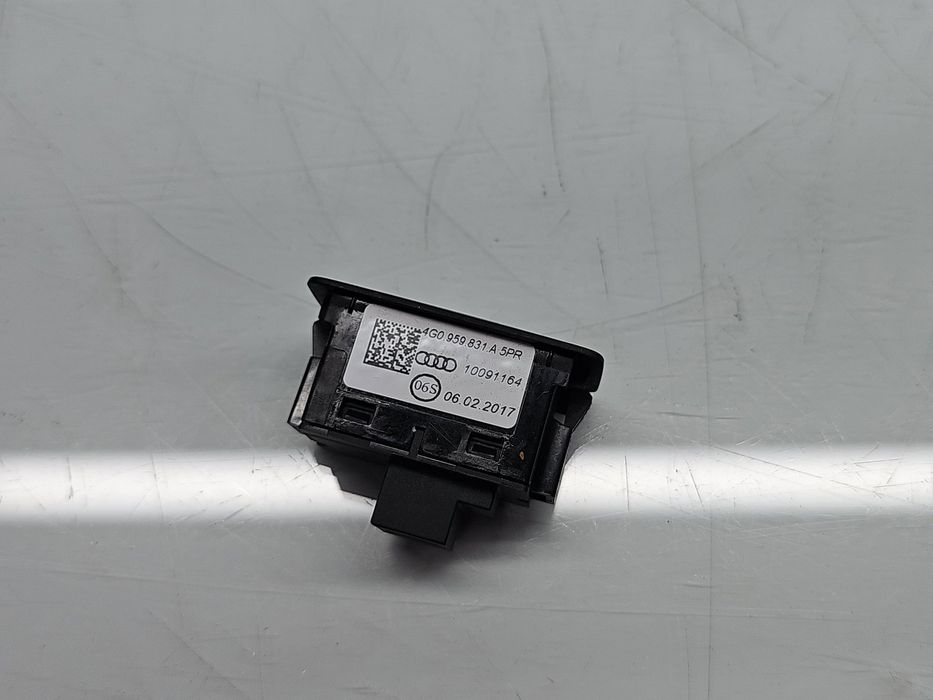 Buton deschidere portbagaj AUDI A6 (4G2, C7) [Fabr 2012-2017] 4G095983