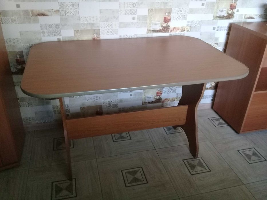 Продам разные столы, стеклянный  стол