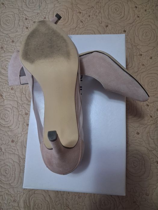 Pantofi de dama.