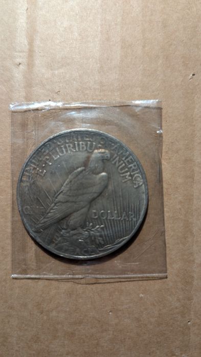 Монета  един долар