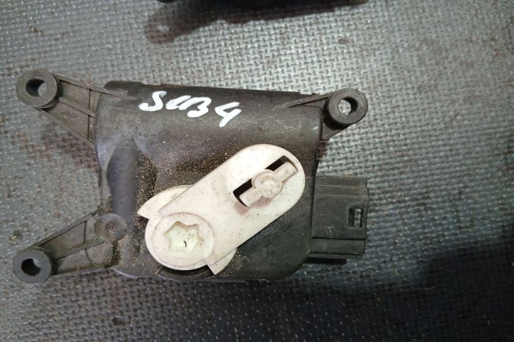 Motoras clapeta aeroterma 0132901340  /  1K1907511C 0132901340 / 9833