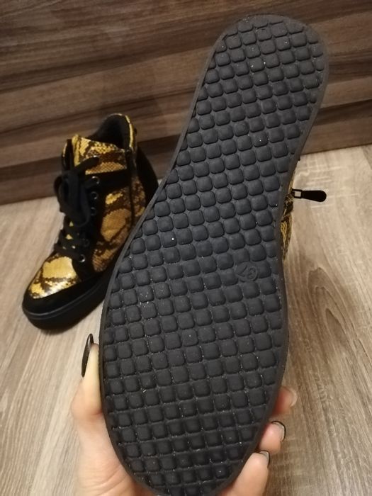 Дамски нови сникърси