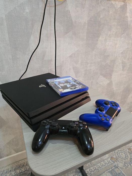 Playstation 4 Pro 1 тб в отличном состоянии