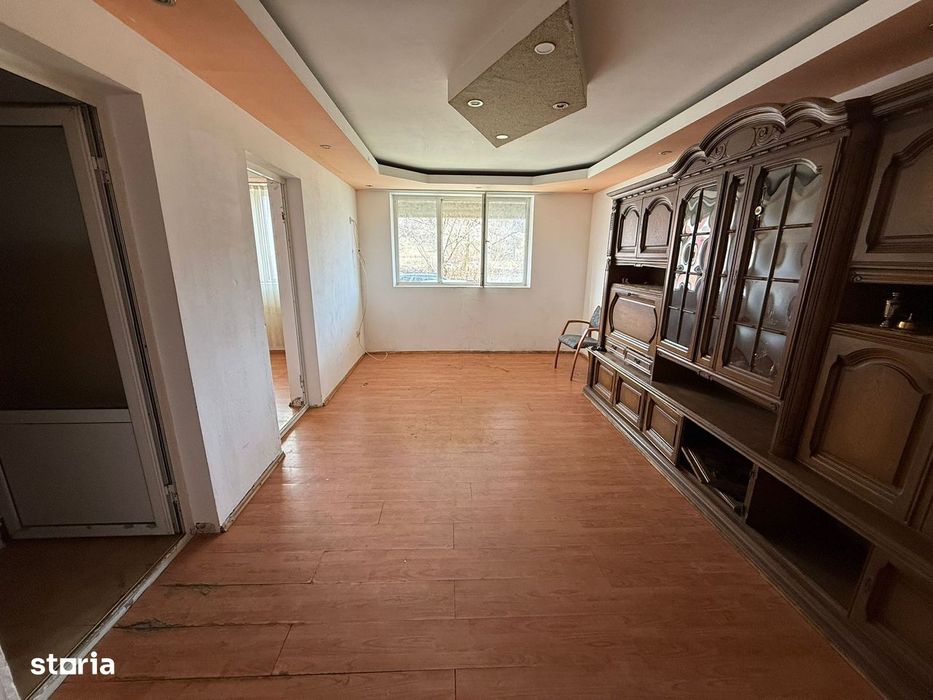 Apartament cu 2 camere de vânzare în Curtea de Argeș.