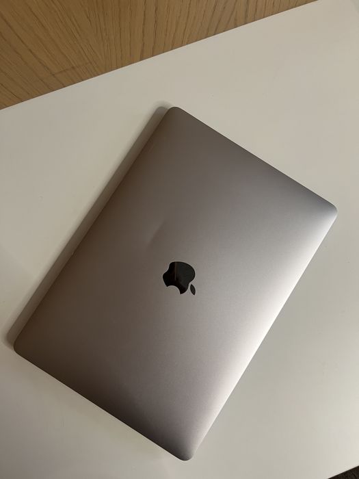 Macbook air (M1, 2020)