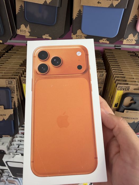iPhone 17 Pro Max 512GB , запечатан,гаранция от Технополис от 31.08.2026г.