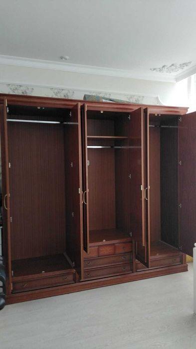Продам трехстворчатый платяной шкаф Б/У