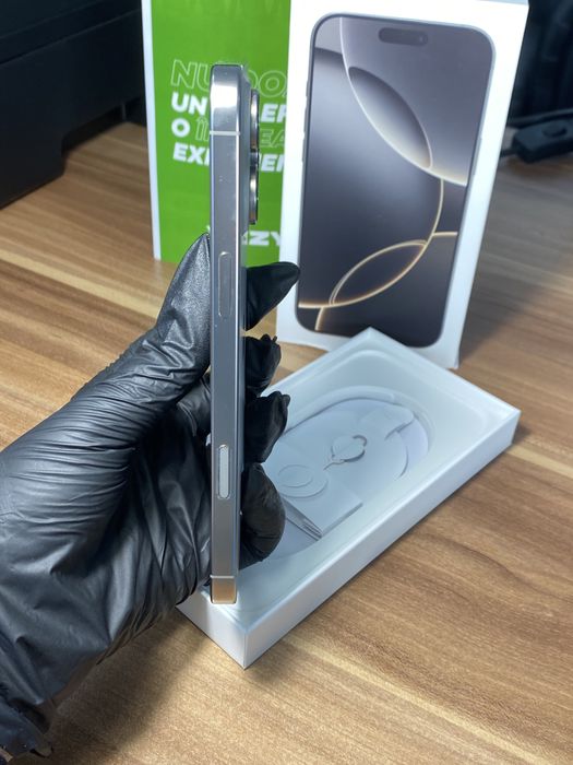 iPhone 16 Pro Max • 256 GB • Natural Titanium