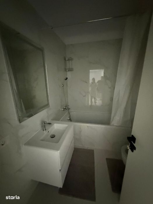 Intrare Obcini - Microapartament cu 2 camere semidecomandate.