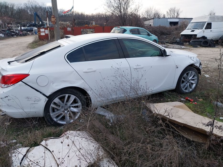 Продавам Опел Инсигния на части