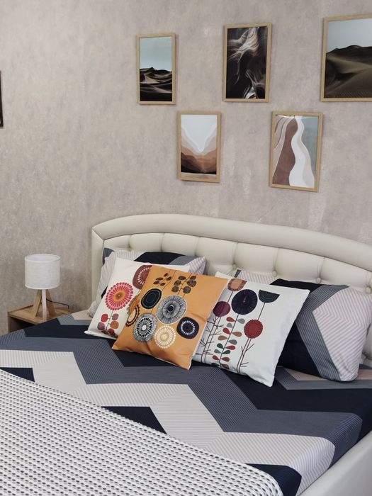 По часам ,ночь, день,сутки