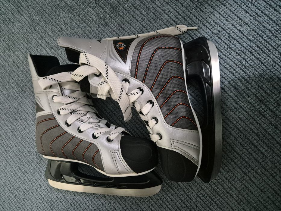 продам коньки хоккейные