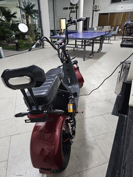 Skuter yangi yaqinda motosalondan olganman