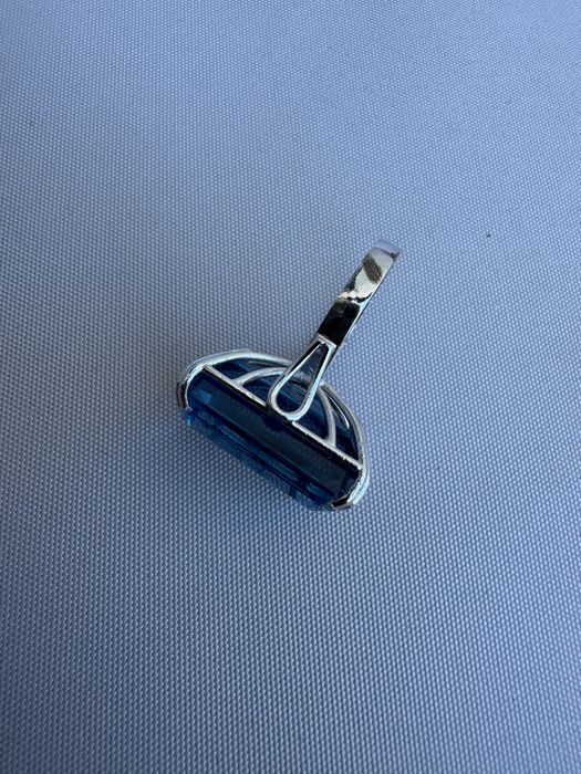 Inel din argint si topaz