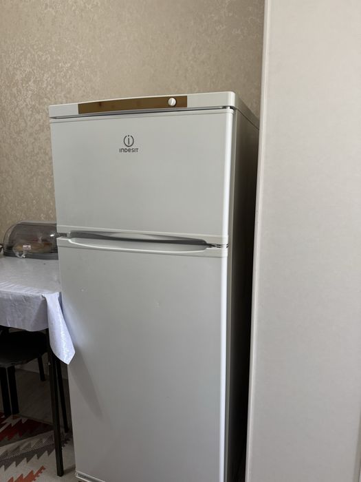 Холодильник Indesit