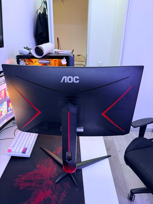 Monitor gaming curbat AOC 27” 240Hz – stare perfectă