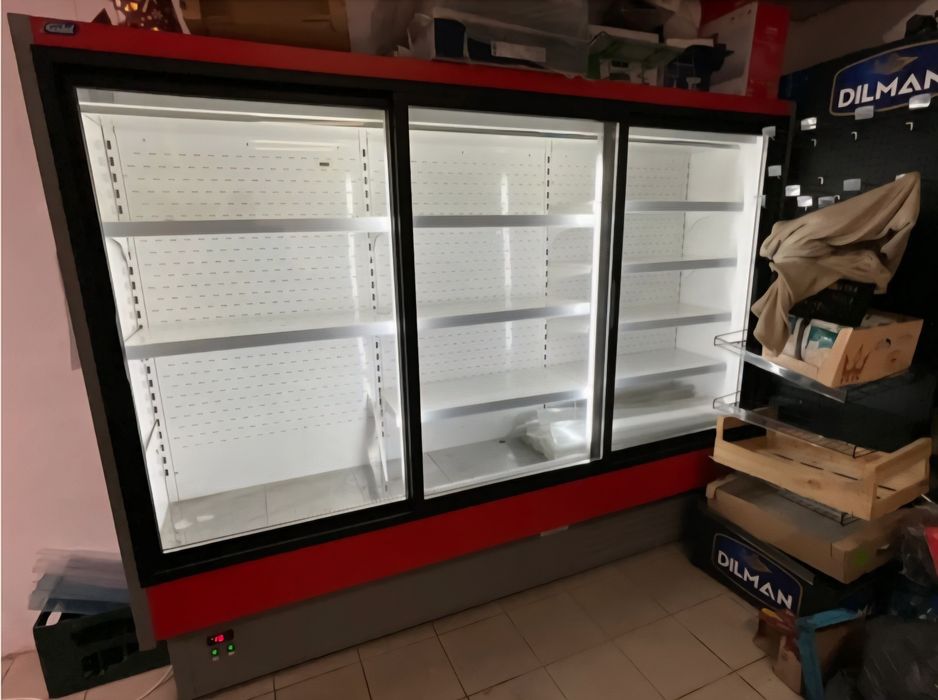 Echipamente market: vitrine frigorifice, frigidere, rafturi, feliator