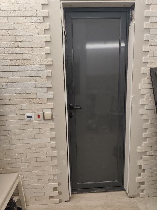 Алуминиева врата за баня