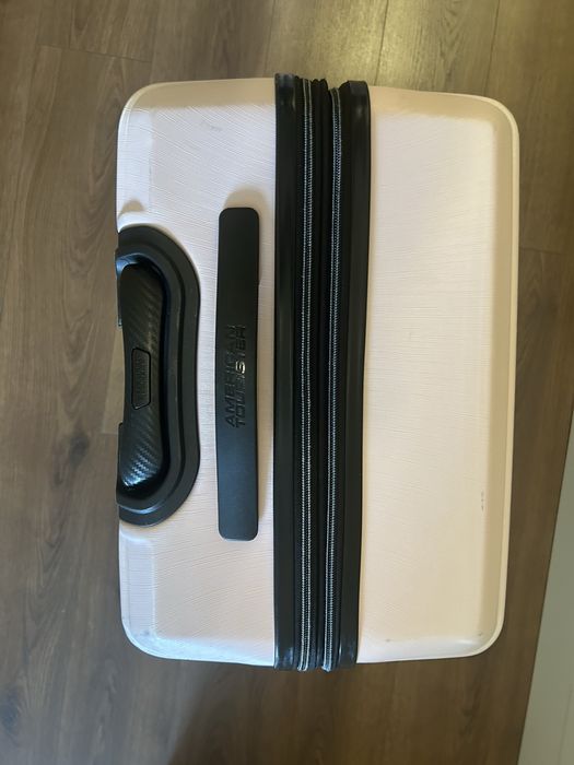 Чемодан М размер American Tourister