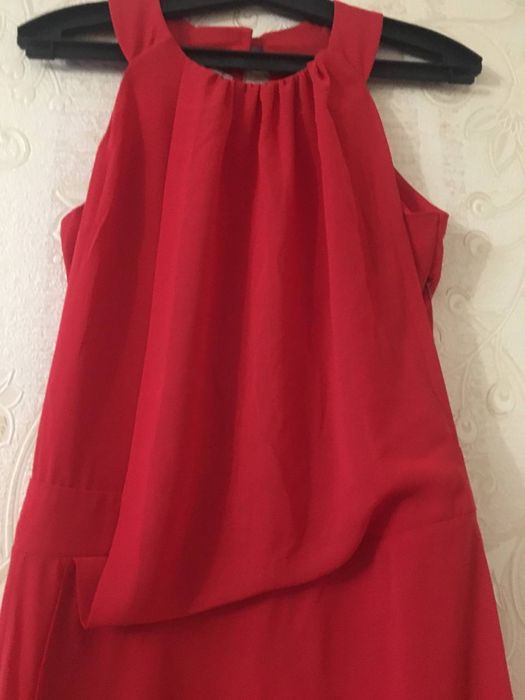 Летнее платье с вырезом