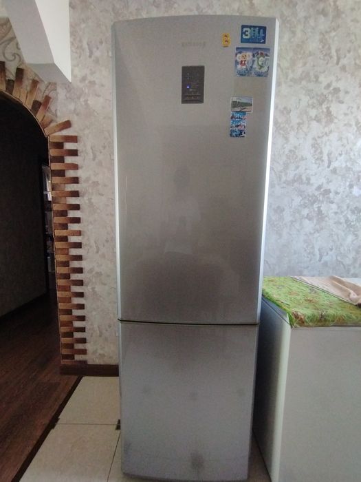 Холодильник Samsung