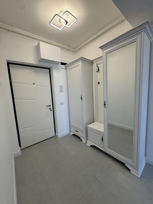 Inchiriez apartament!