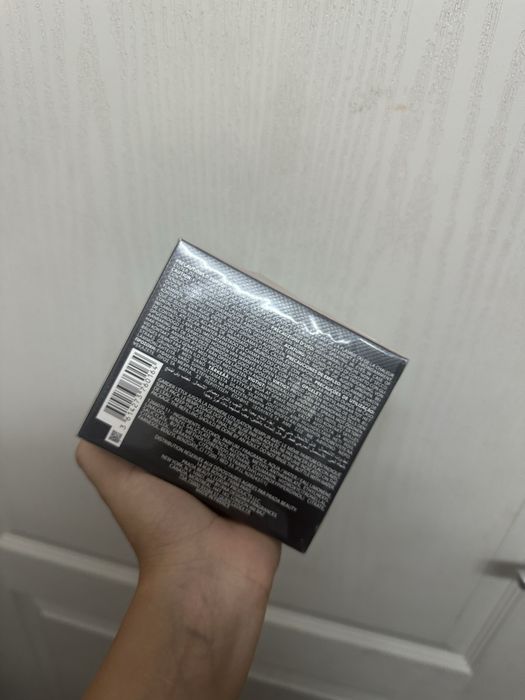 Prada paradoxe noir