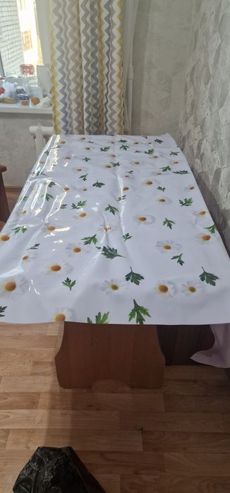 Продам стол с табуретками