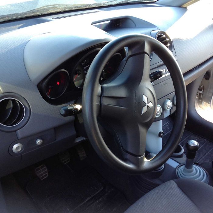 MITSUBISHI COLT 2005 отлично техническо състояние. Колата е в гараж. 83000 km.