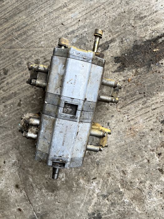 Pompa dubla hidraulica