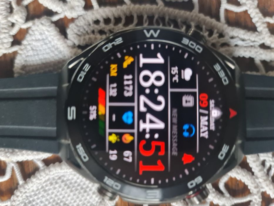 Vand sau schimb Huawei watch Ultimat  stare exceptionala cu Smartwatch Garmin Venu 4