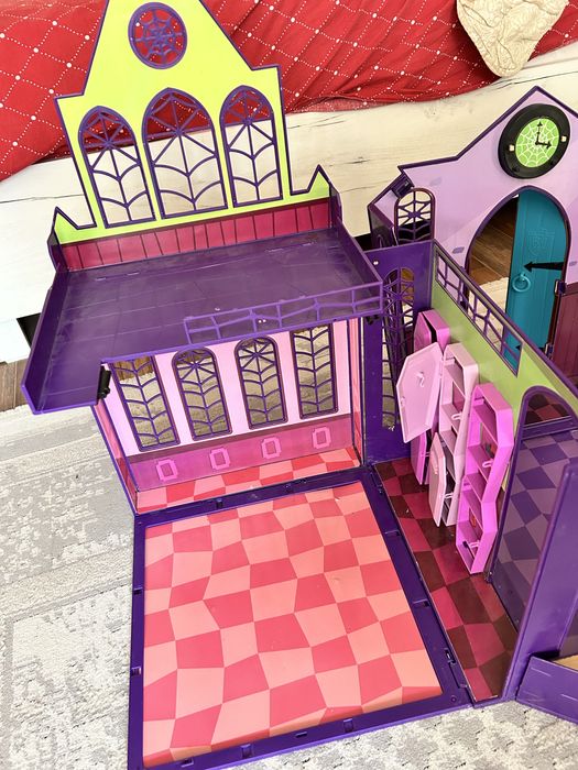 Школа Монстер хай