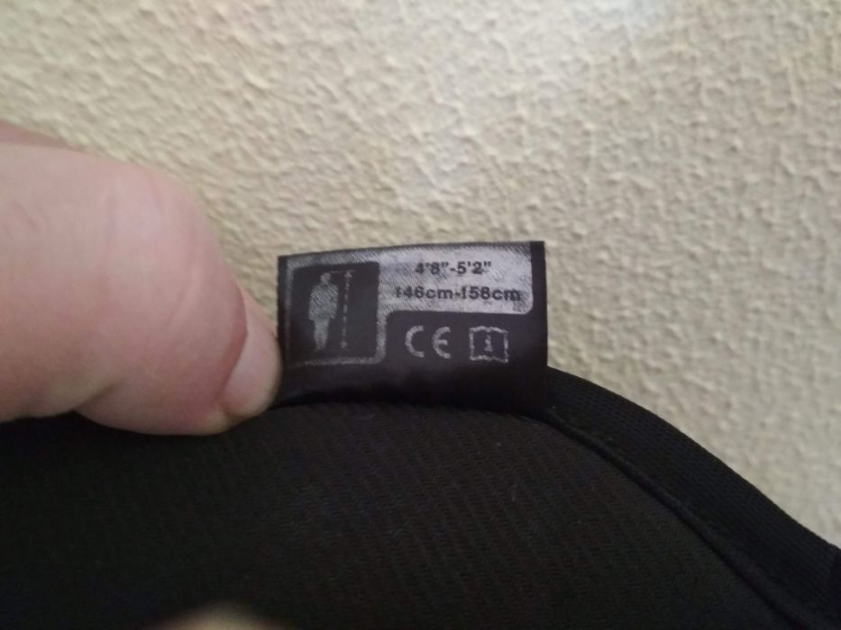Pantaloni si aparatori de hochei