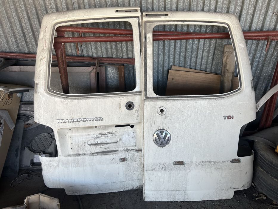 Продам задние двери фольксваген т5 2008г бу оригенал