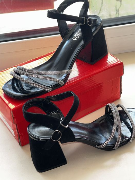 Продам черные туфли