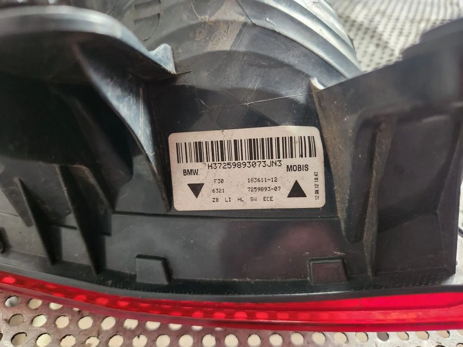 Lampa Stop Tripla Stanga De Pe Caroserie Bmw F30 Cod  - Dezmembrari Arad