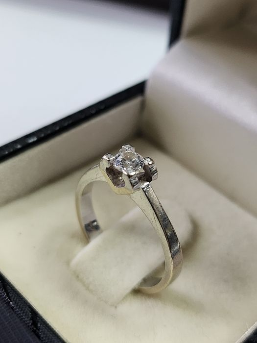 Годежен пръстен. Нов. Бяло злато 0.21ct/ 2.47 гр 14к