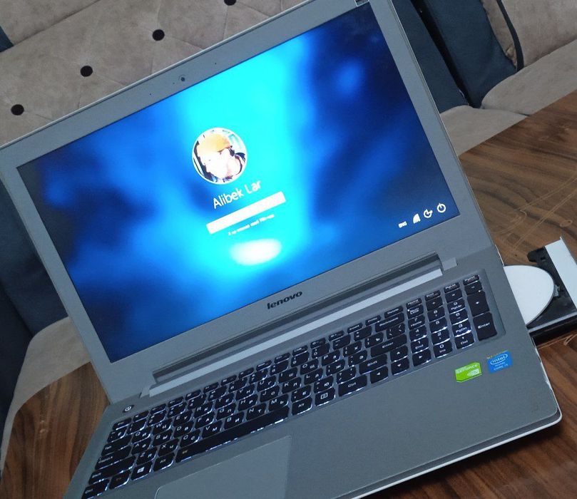 Lenovo IdeaPad Core i5 / 4GB RAM / videokartali / holati yaxshi
