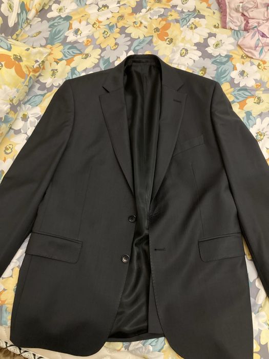 Kostyum pidjak sotiladi